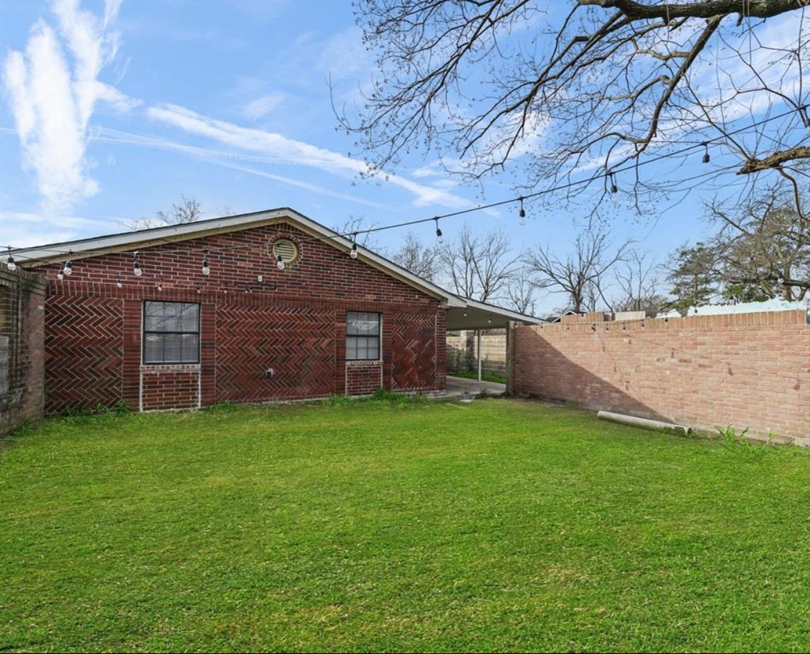 1207 Firnat Street Houston, TX 77022 - Photo 19 of 21 a view of a backyard with a large tree