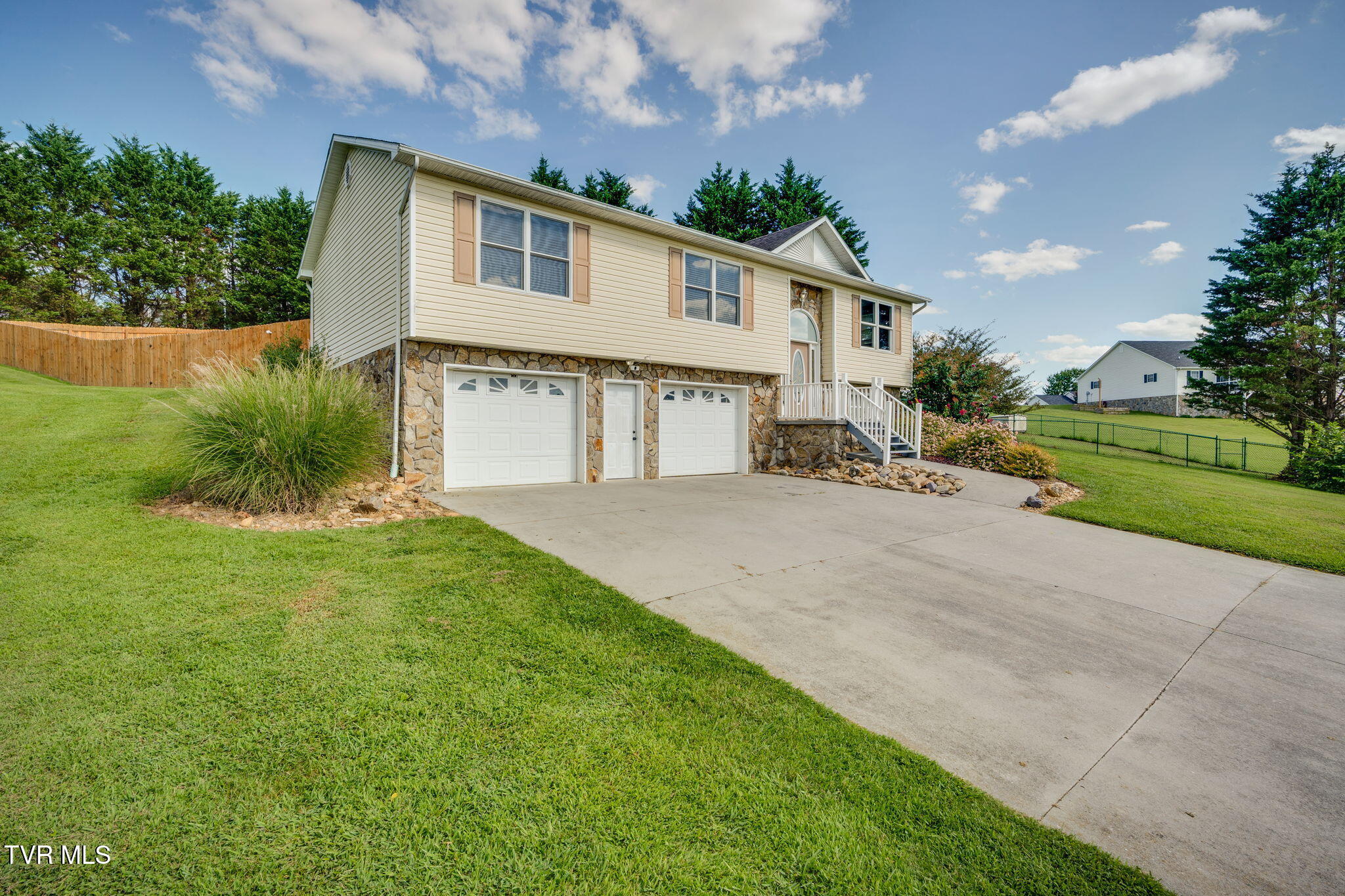 174 East Ridges Drive Chuckey, TN 37641 - Photo 2 of 32 002