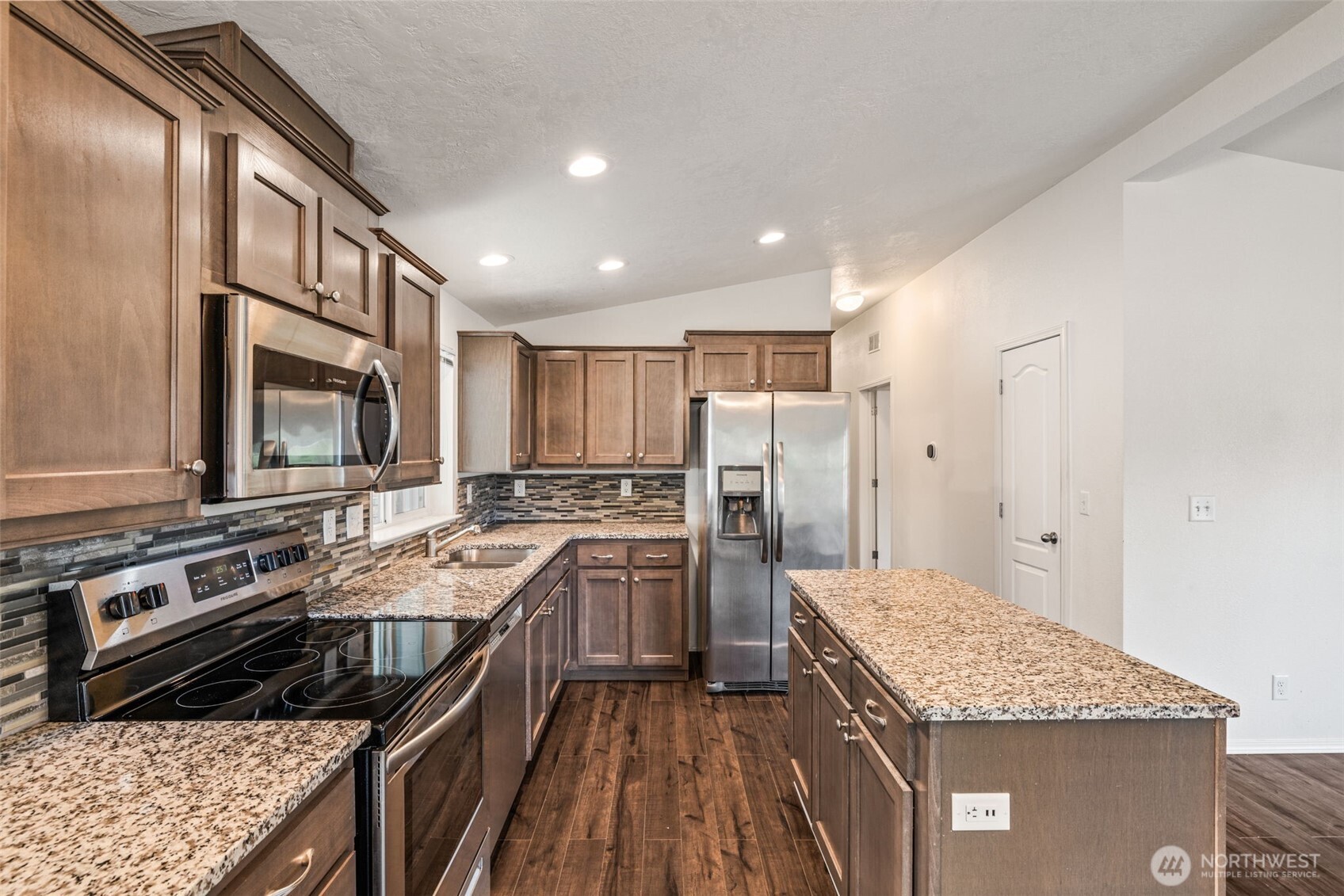 2101 South 324th Street, Unit 14 Federal Way, WA 98003 - Photo 14 of 38 a kitchen with a stove and a kitchen