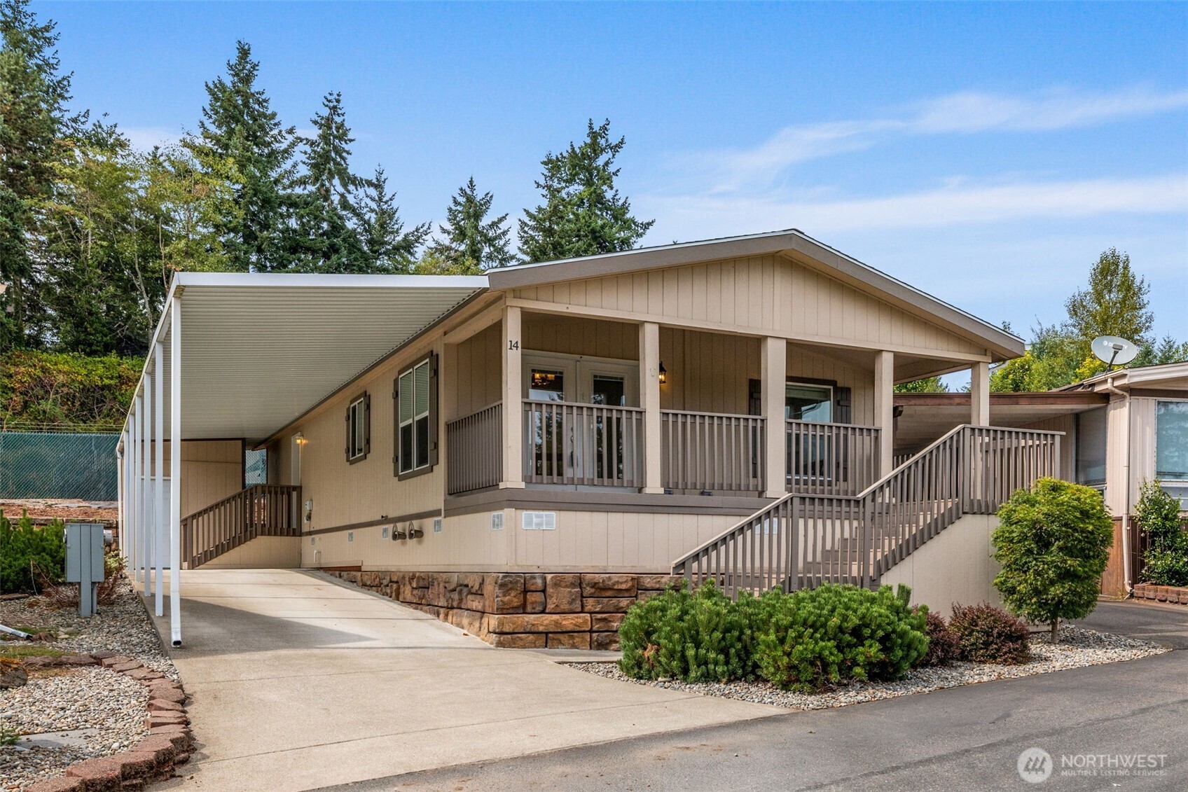 2101 South 324th Street, Unit 14 Federal Way, WA 98003 - Photo 2 of 38 a front view of a house with a yard
