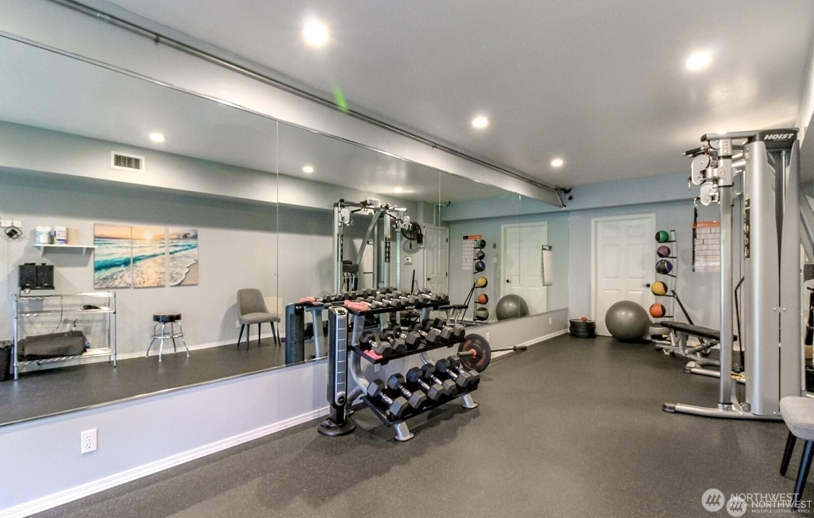 2101 South 324th Street, Unit 14 Federal Way, WA 98003 - Photo 38 of 38 a room with gym equipment