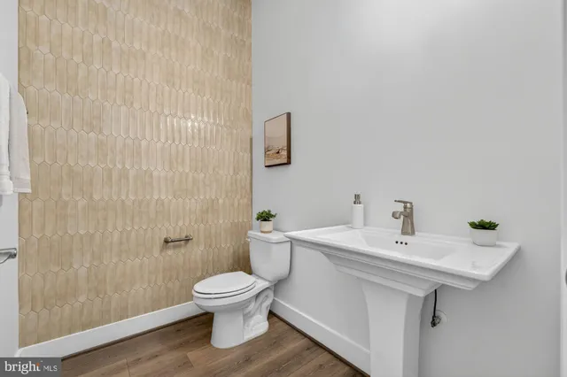 $2,249,900 | 613 Blackstone Terrace Northwest, Vienna, VA 22180