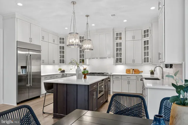 $2,249,900 | 613 Blackstone Terrace Northwest, Vienna, VA 22180