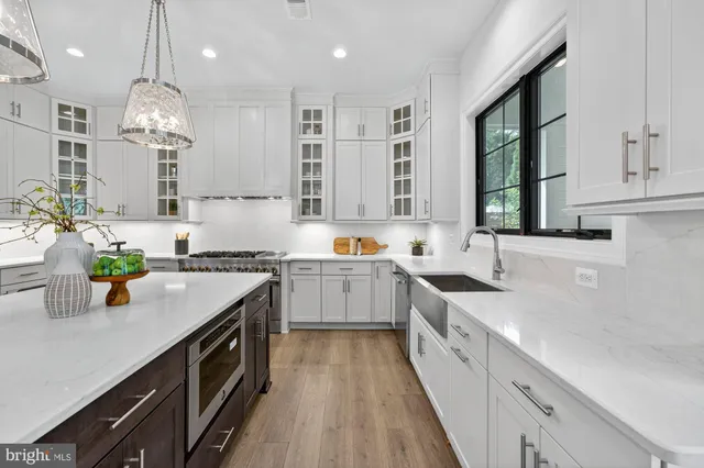 $2,249,900 | 613 Blackstone Terrace Northwest, Vienna, VA 22180