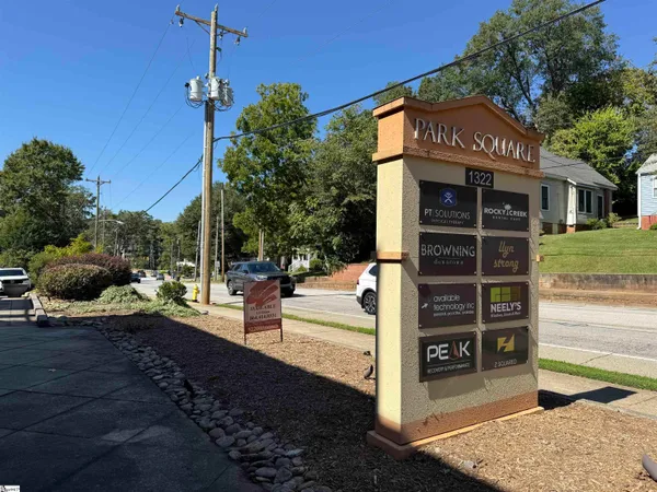 $1,400 | 1322 East Washington Street, Greenville, SC 29607