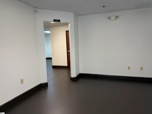 $1,400 | 1322 East Washington Street, Greenville, SC 29607