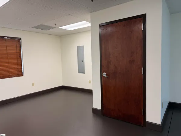 $1,400 | 1322 East Washington Street, Greenville, SC 29607