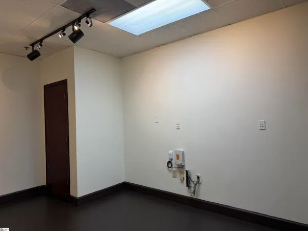 $1,400 | 1322 East Washington Street, Greenville, SC 29607