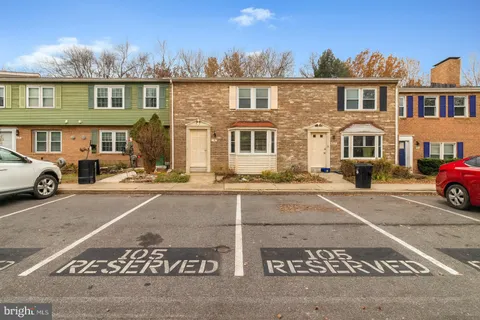 a picture of a bench in a cabinet