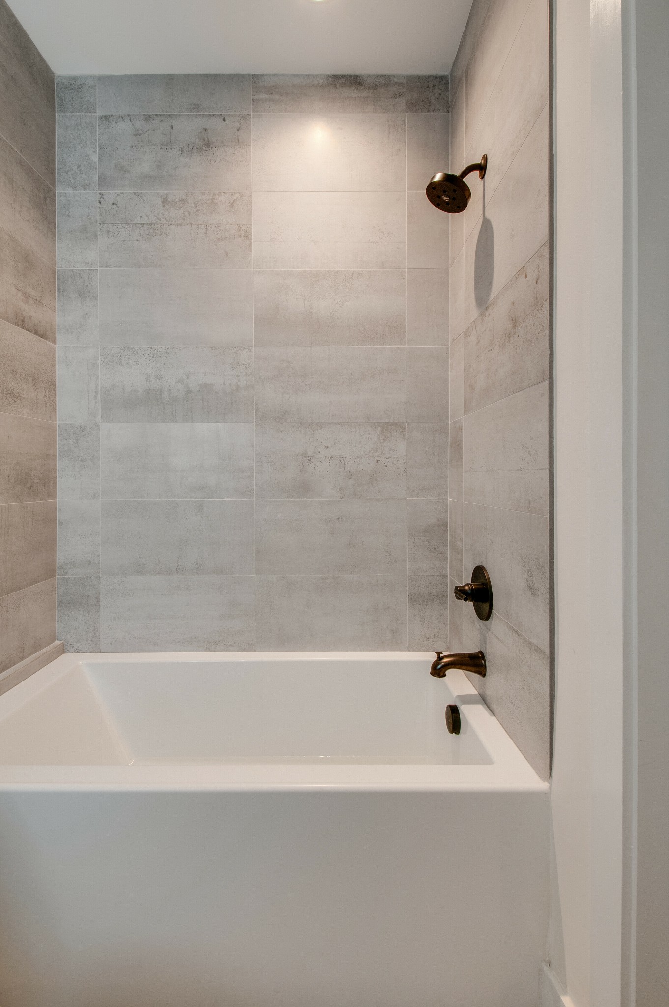 556 Rosedale Avenue, Unit 1 Nashville, TN 37211 - Photo 24 of 33 a bathroom with a bathtub
