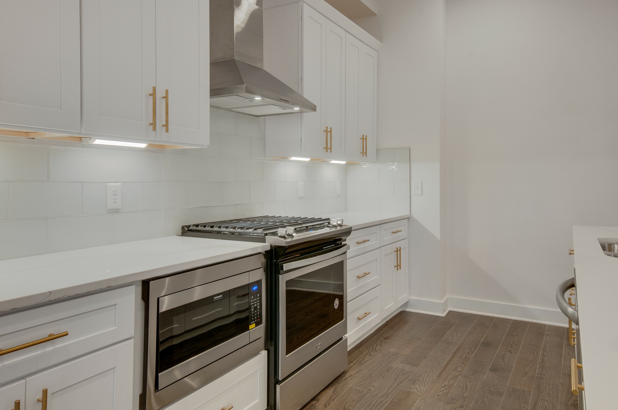 556 Rosedale Avenue, Unit 1 Nashville, TN 37211 - Photo 29 of 33 a stove top oven sitting inside of a kitchen