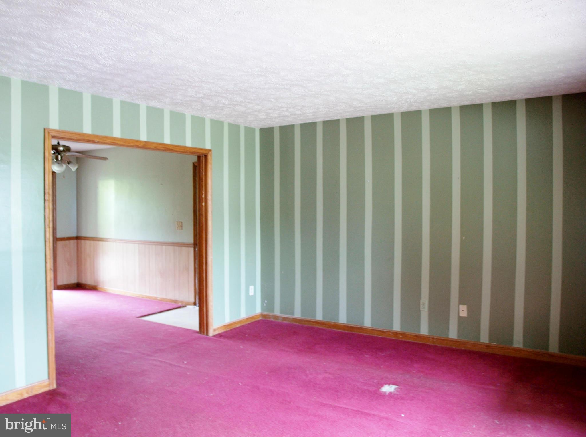 8415 Berkfield Road Baltimore, MD 21237 - Photo 4 of 25 Living Room
