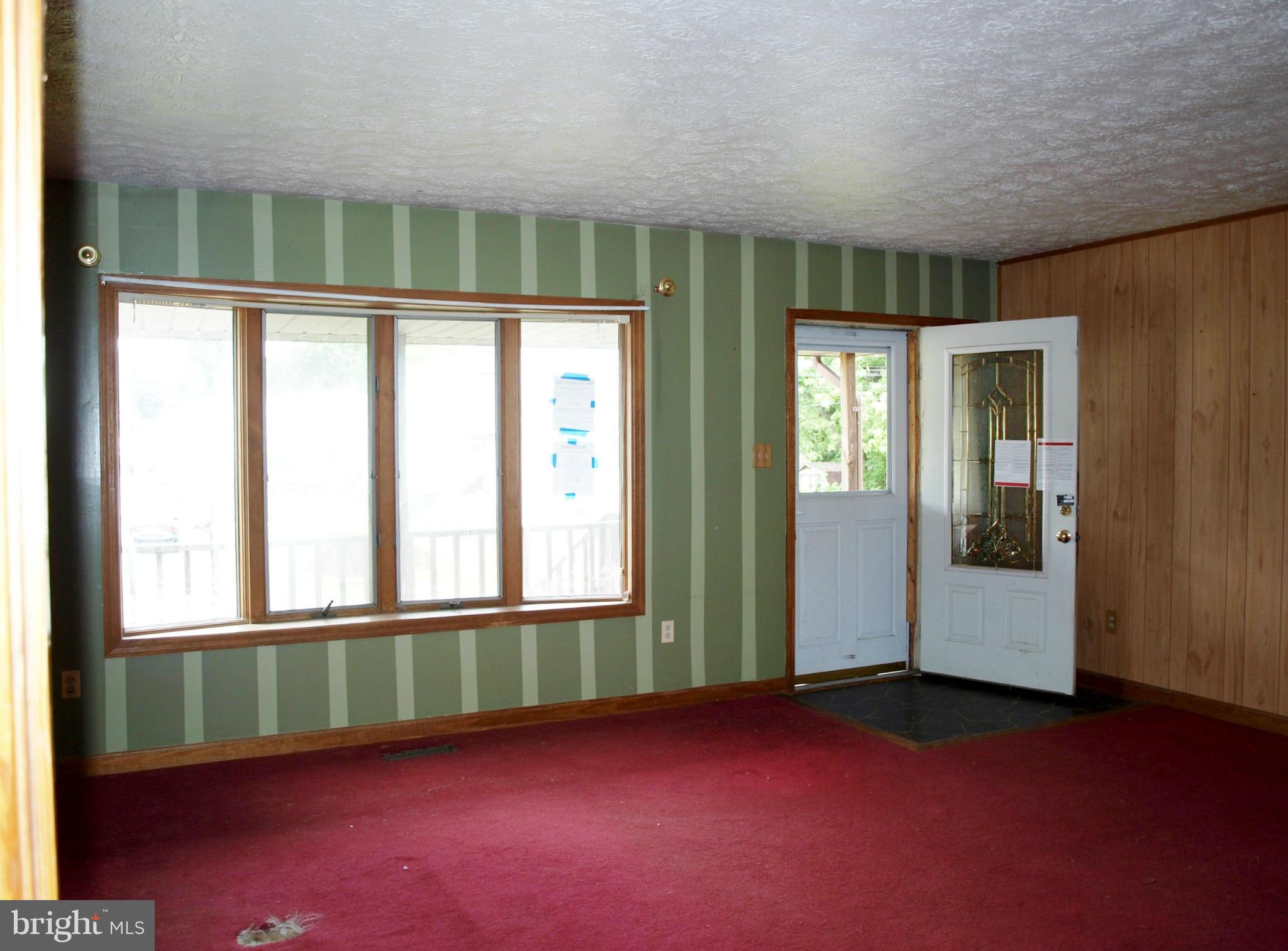 8415 Berkfield Road Baltimore, MD 21237 - Photo 5 of 25 Living Room