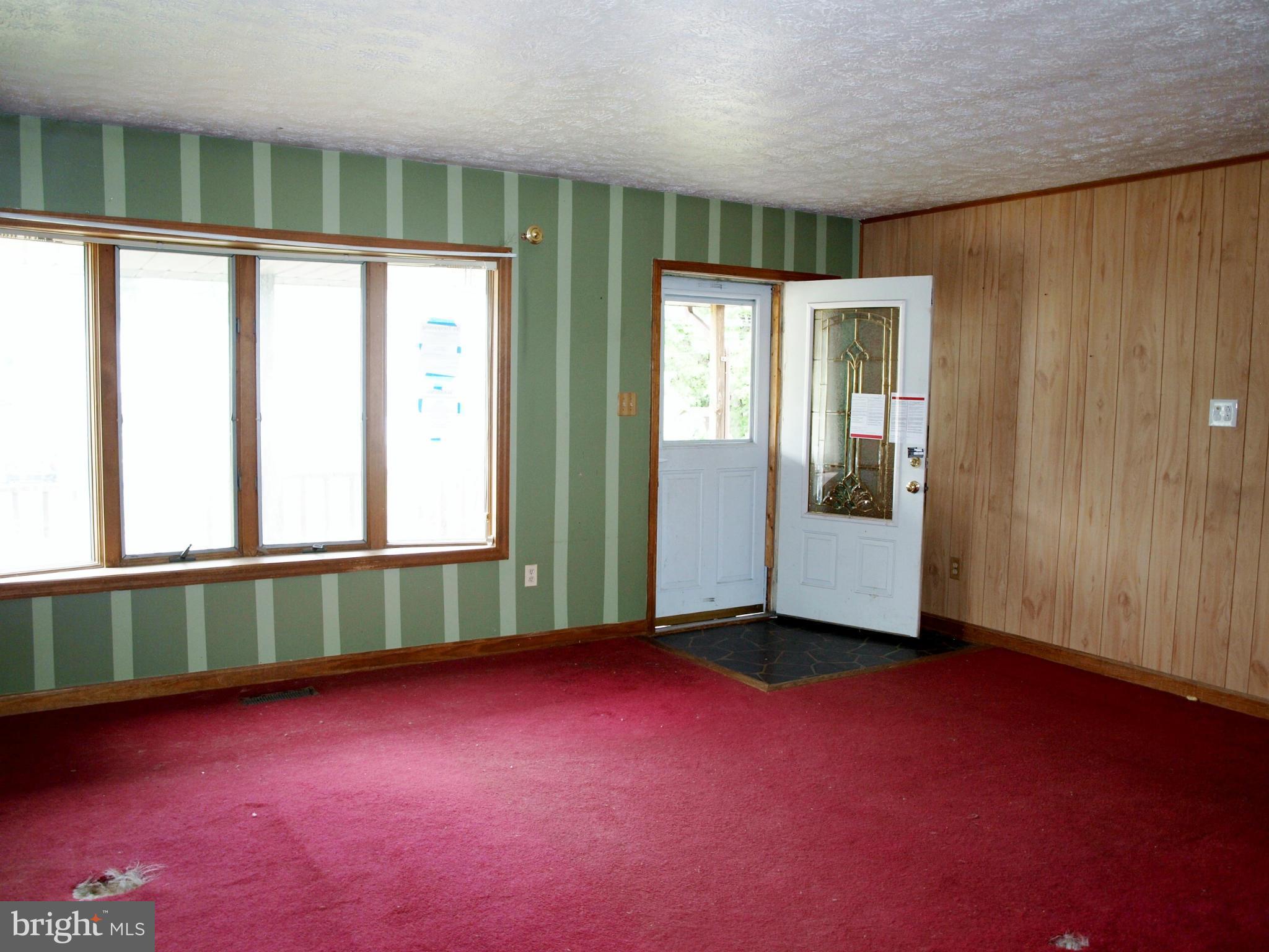 8415 Berkfield Road Baltimore, MD 21237 - Photo 6 of 25 Living Room
