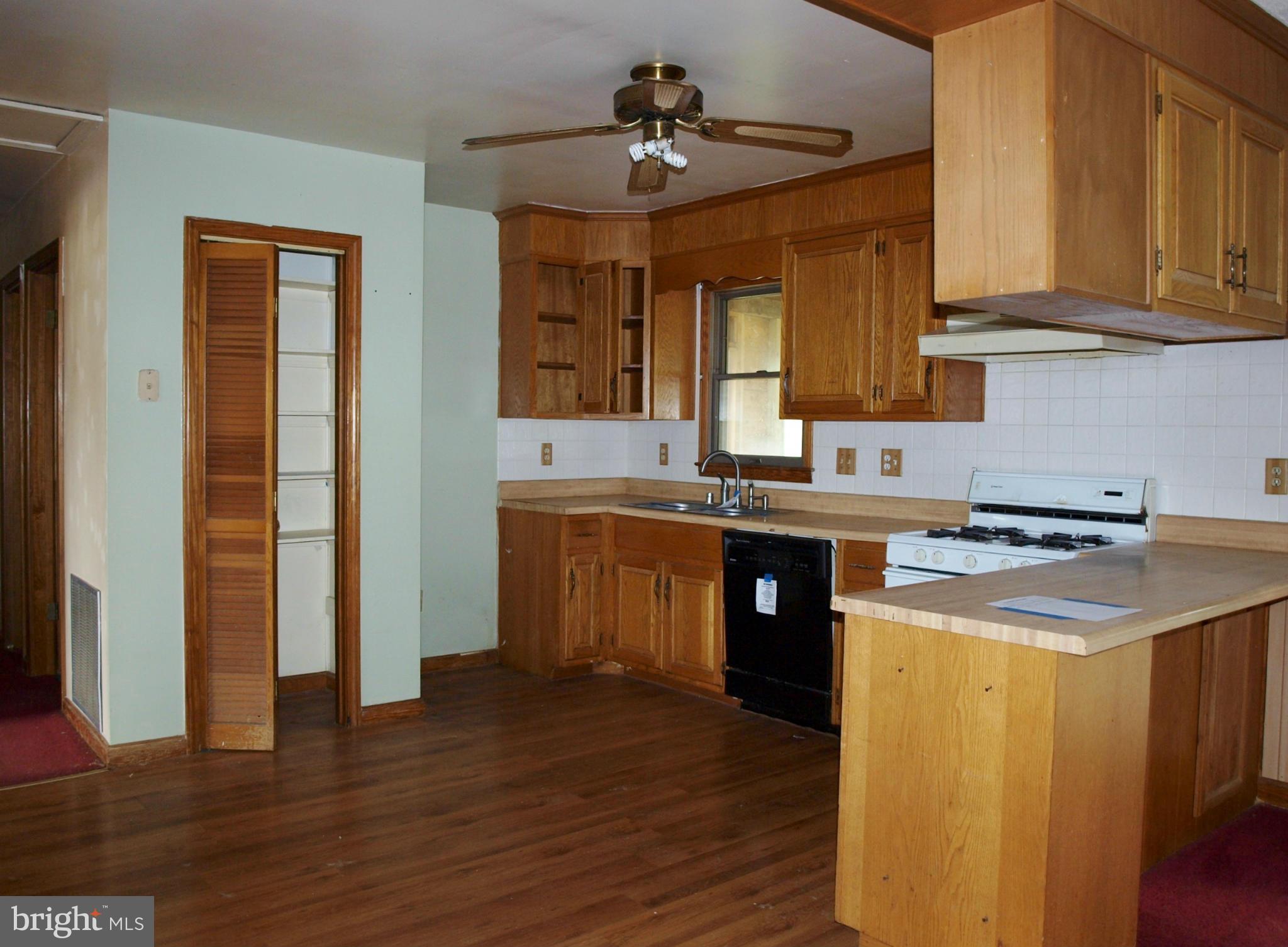 8415 Berkfield Road Baltimore, MD 21237 - Photo 8 of 25 Kitchen