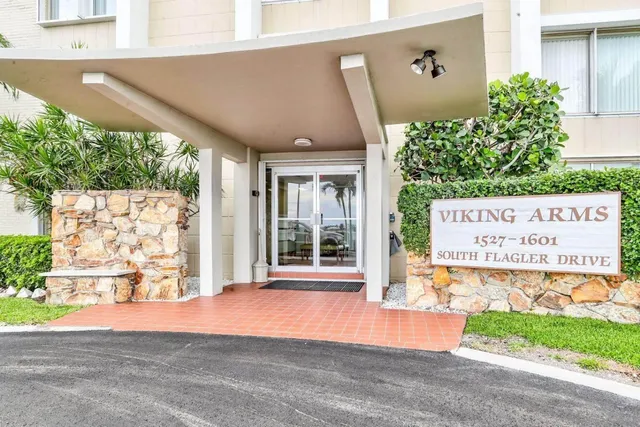 $2,200 | 1601 South Flagler Drive, Unit 301O, West Palm Beach, FL 33401