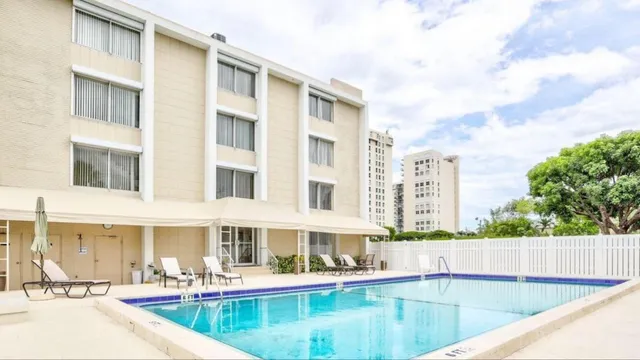 $2,200 | 1601 South Flagler Drive, Unit 301O, West Palm Beach, FL 33401