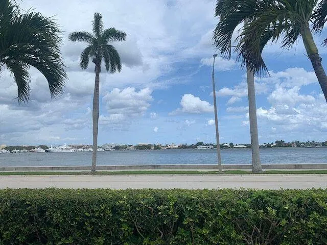 $2,200 | 1601 South Flagler Drive, Unit 301O, West Palm Beach, FL 33401