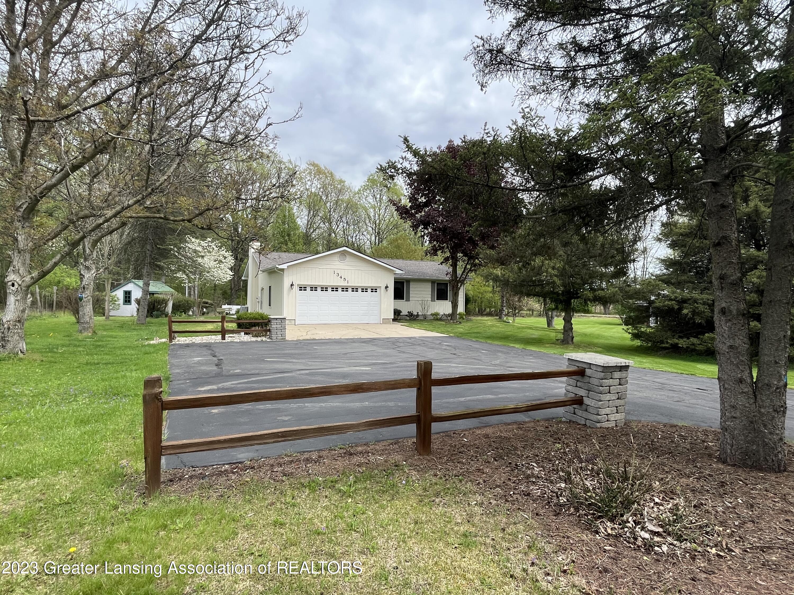 13451 South Beardslee Road Perry, MI 48872 - Photo 2 of 46 Front view 1
