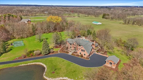 $1,800,000 | 8 Moate Lane, Barrington Hills, IL 60010