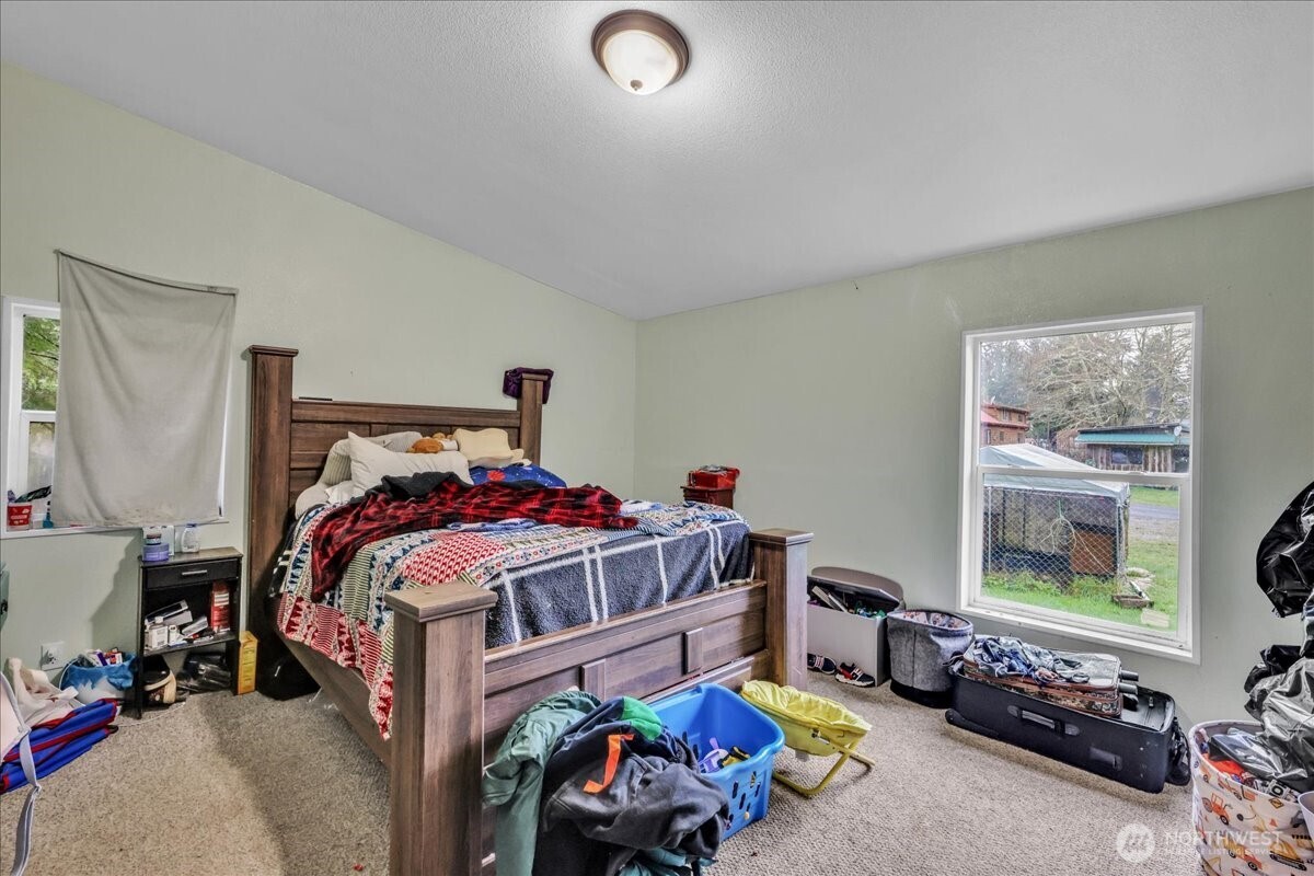 5 Cherokee Place Copalis Beach, WA 98535 - Photo 11 of 16 a bedroom with a bed and a window