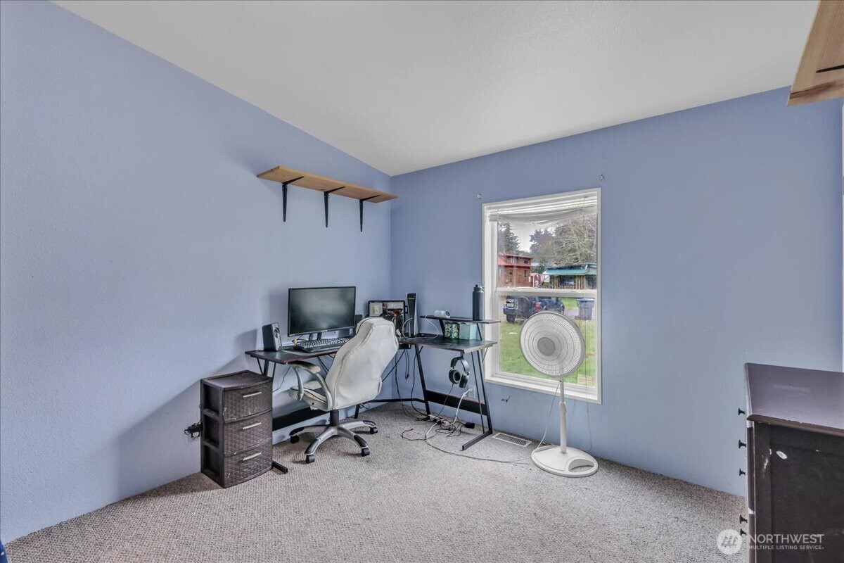 5 Cherokee Place Copalis Beach, WA 98535 - Photo 13 of 16 a view of a workspace with furniture