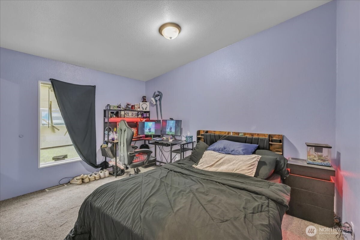 5 Cherokee Place Copalis Beach, WA 98535 - Photo 15 of 16 a bedroom with a bed a couch and a desk in it