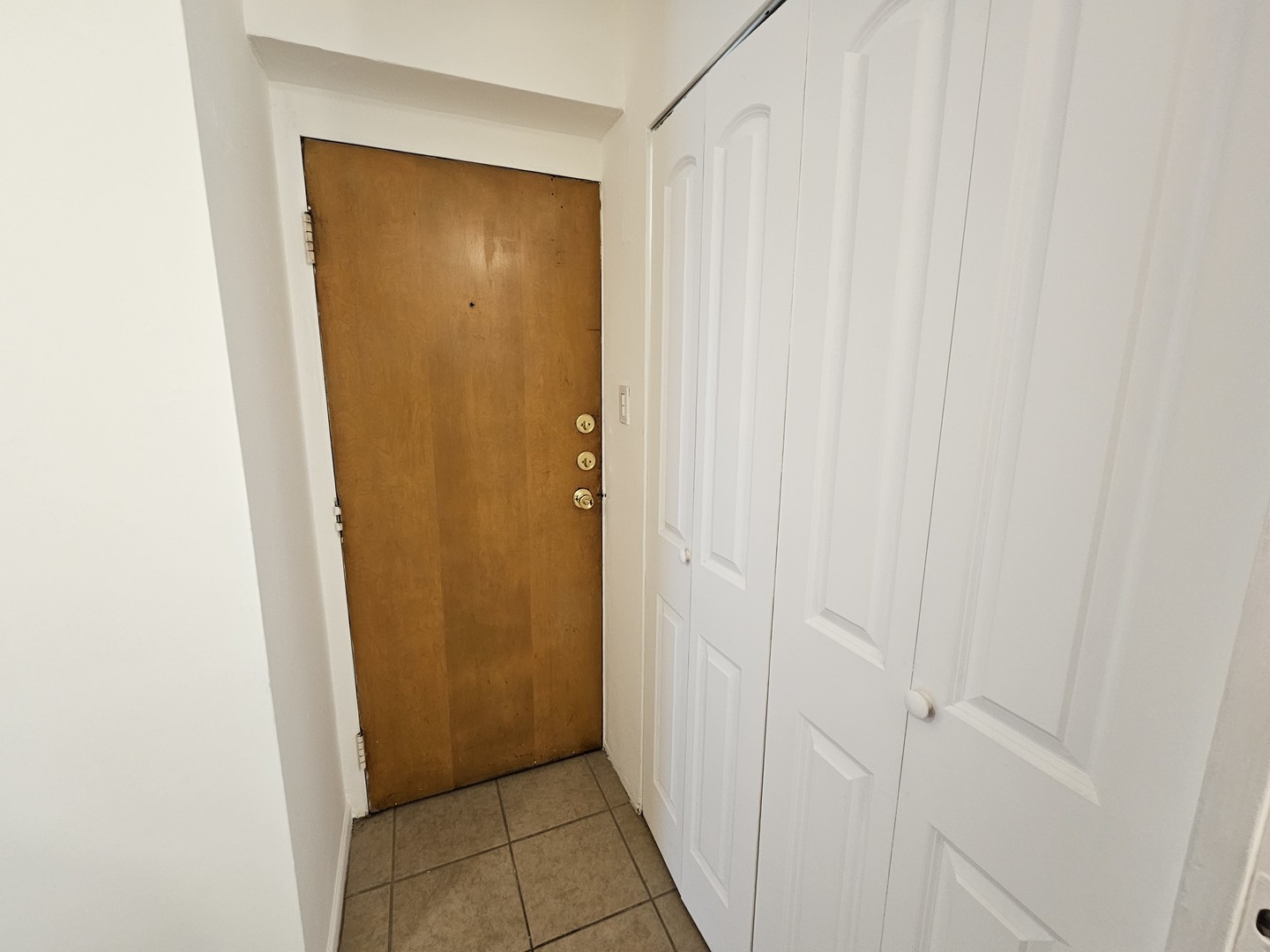 5906 North Sheridan Road, Unit 3F Chicago, IL 60660 - Photo 5 of 16