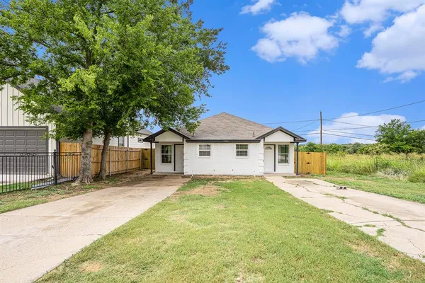 $1,425 | 2200 Brookes Street, Unit A, Fort Worth, TX 76105