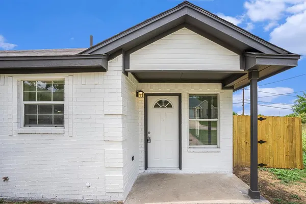 $1,425 | 2200 Brookes Street, Unit A, Fort Worth, TX 76105