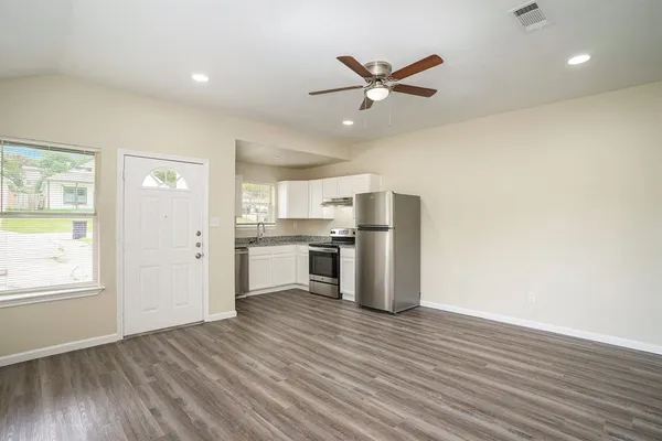 $1,425 | 2200 Brookes Street, Unit A, Fort Worth, TX 76105