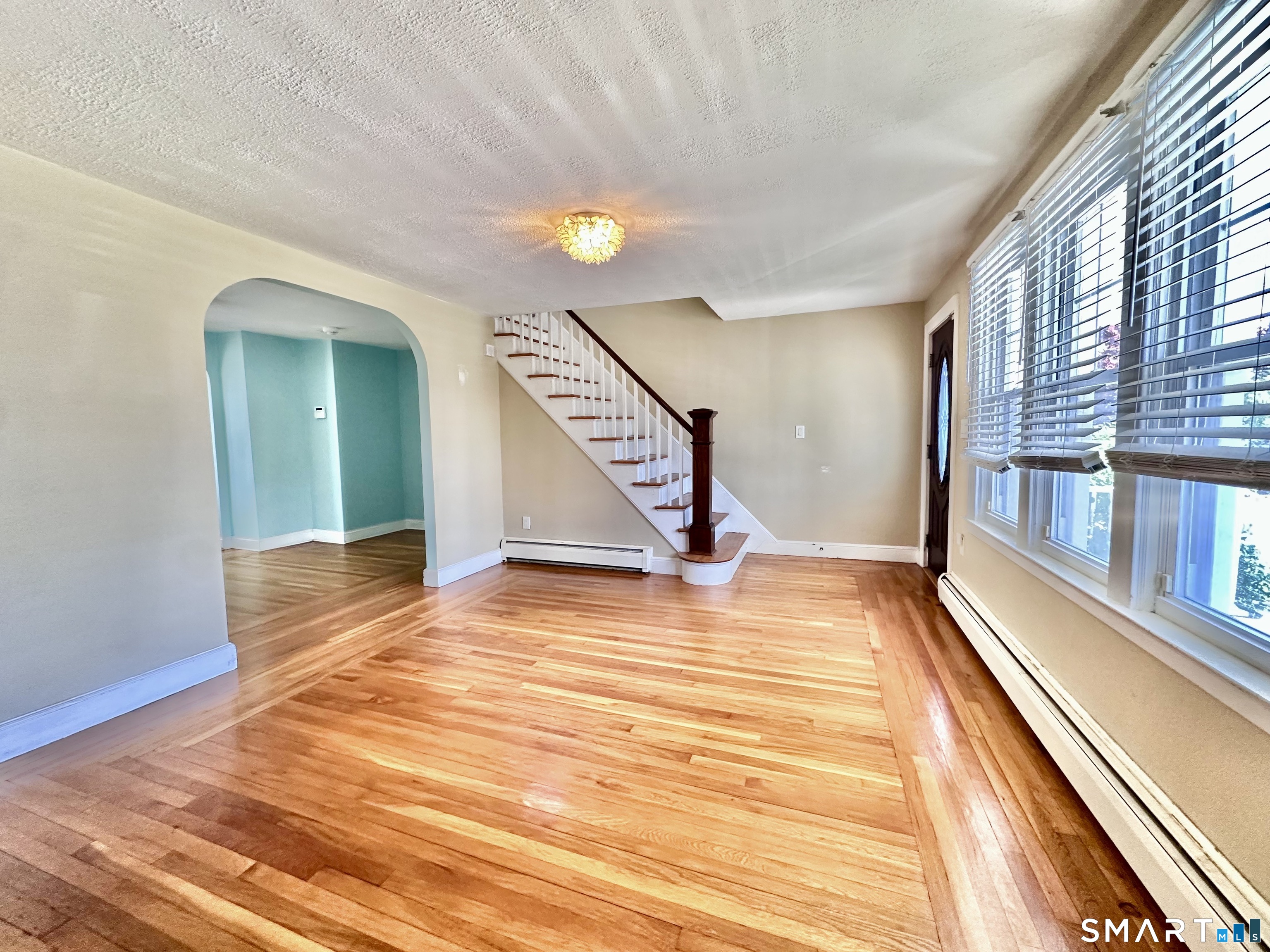 416 Lighthouse Road New Haven, CT 06512 - Photo 7 of 24