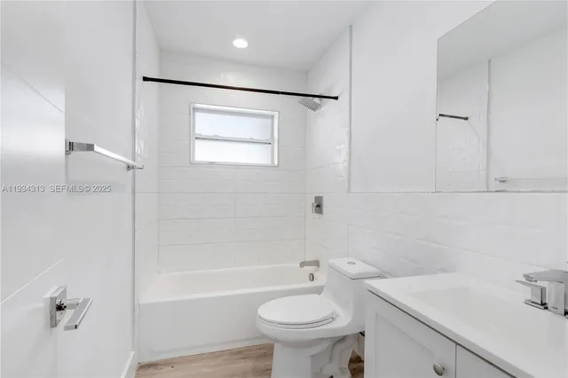 a view of entryway with a sink