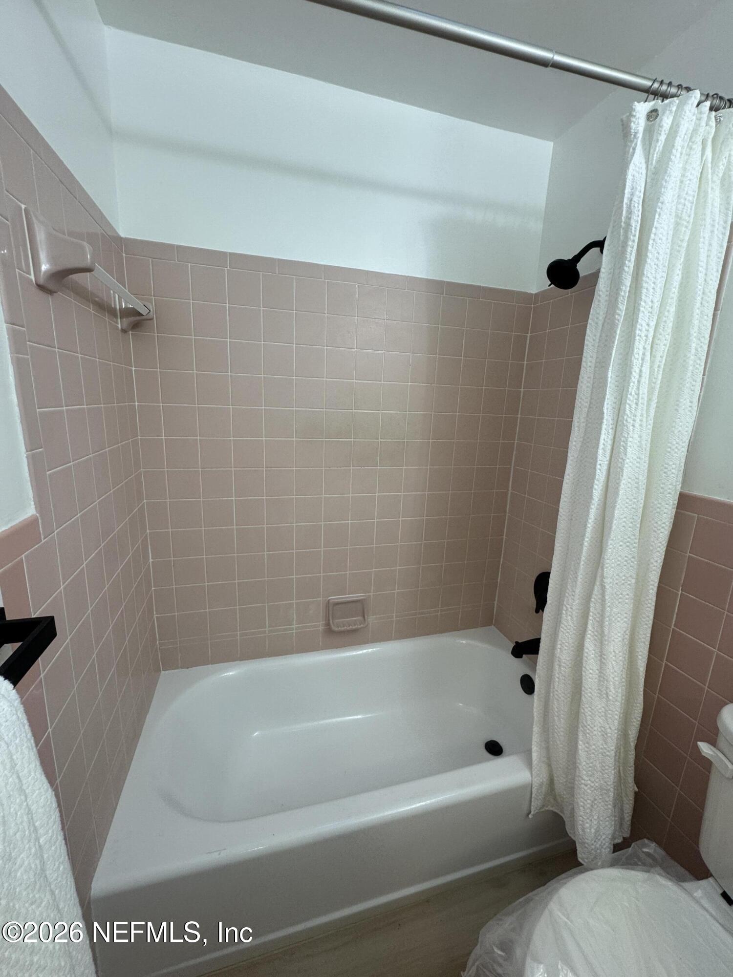 2313 Brest Road Jacksonville, FL 32216 - Photo 26 of 39 Hall Bathroom