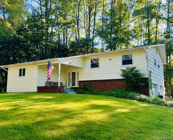 a view of a house with a backyard