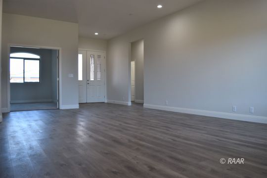 140 Rainshadow Court Ridgecrest, CA 93555 - Photo 4 of 35 Gallery Image 4