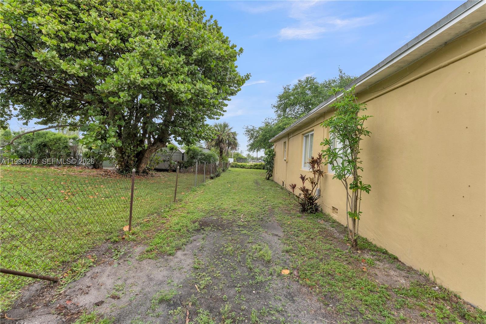 2231 Northwest 74th Street Miami, FL 33147 - Photo 3 of 21