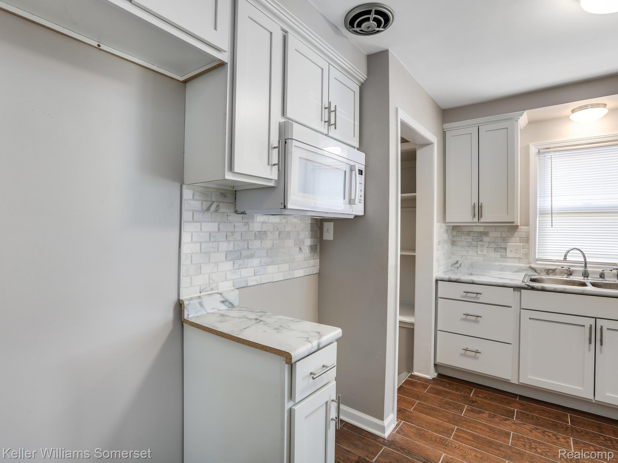 12804 Rosedale Street Southgate, MI 48195 - Photo 8 of 27 KITCHEN