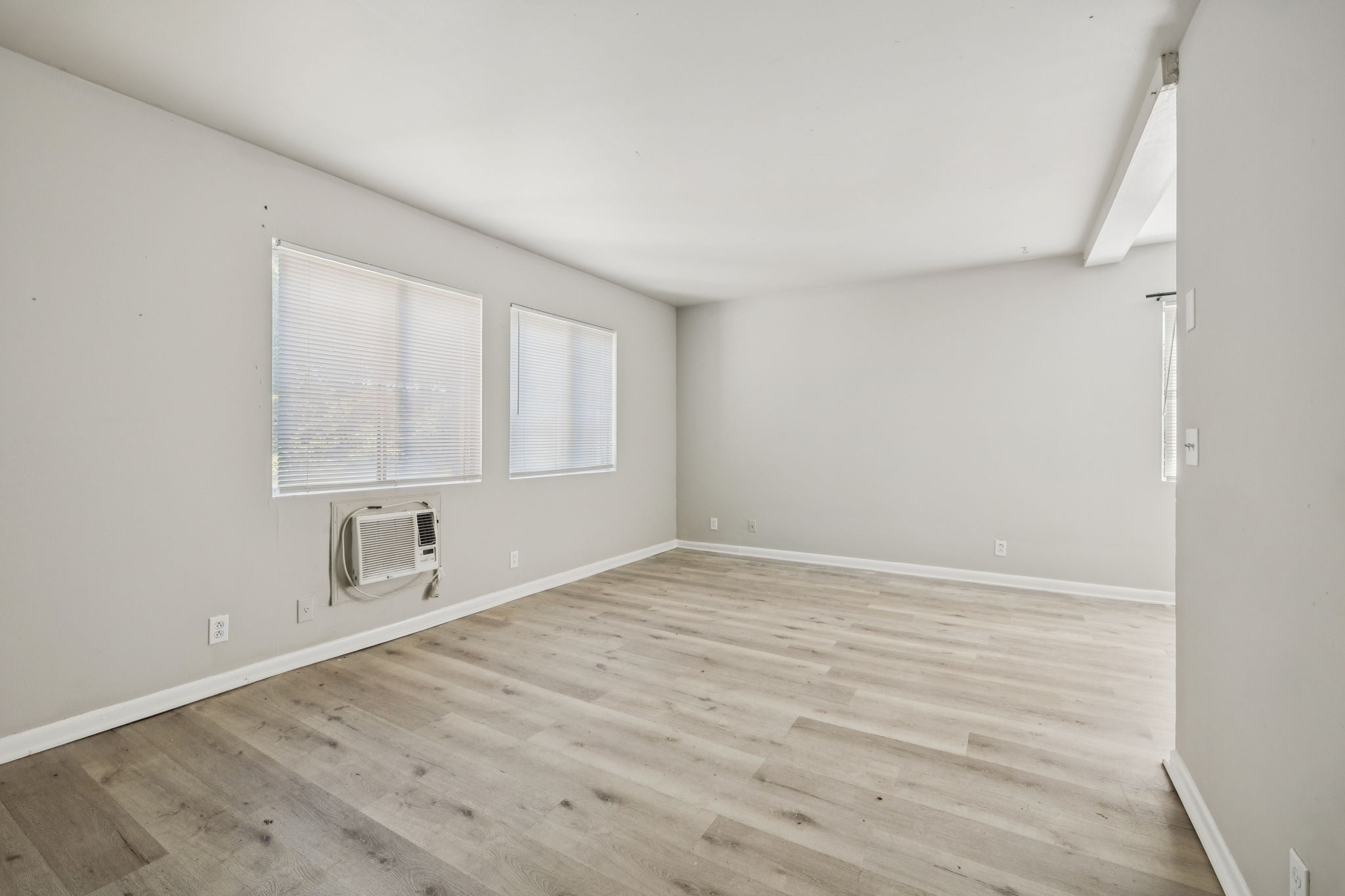 550 Harding Place, Unit D113 Nashville, TN 37211 - Photo 12 of 20 a view of an empty room with wooden floor and a window