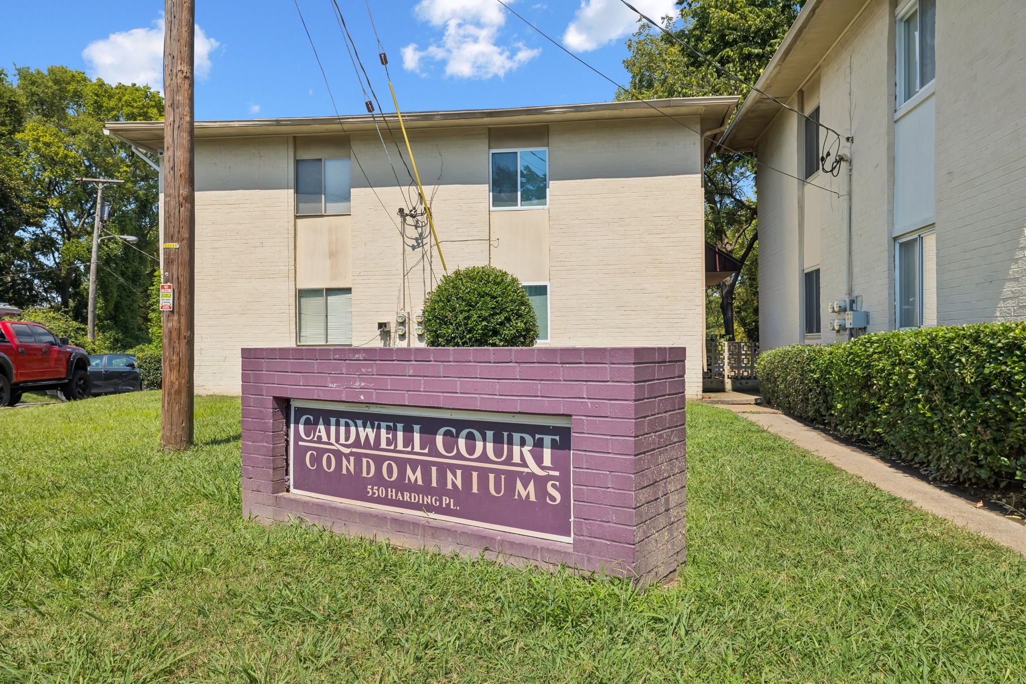 550 Harding Place, Unit D113 Nashville, TN 37211 - Photo 19 of 20 a sign on the side of the house