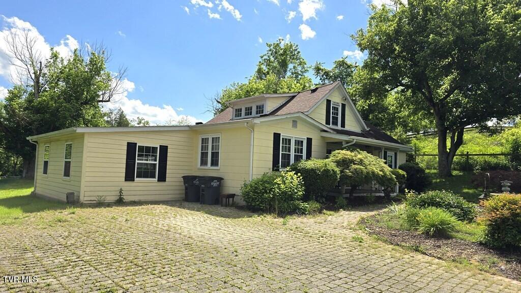 1229 Cooks Valley Road Kingsport, TN 37664 - Photo 3 of 54 99940_2