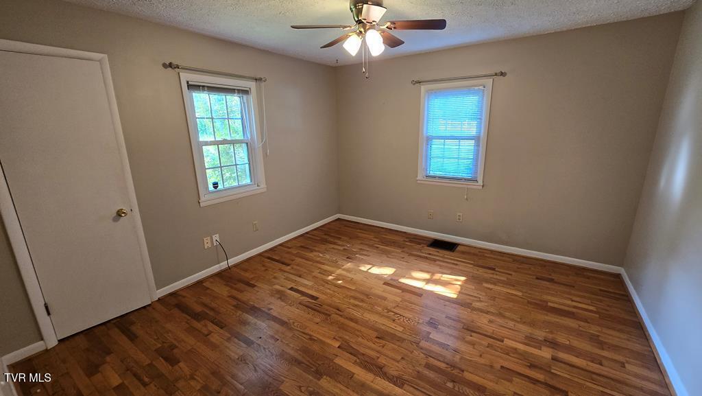 1229 Cooks Valley Road Kingsport, TN 37664 - Photo 35 of 54 99940_30