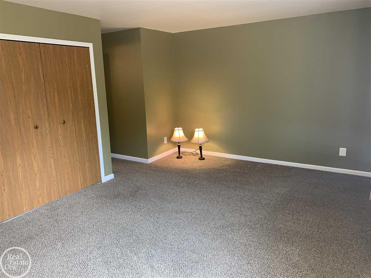 24249 Evergreen Road Southfield, MI 48075 - Photo 8 of 36 50049770-7.JPG