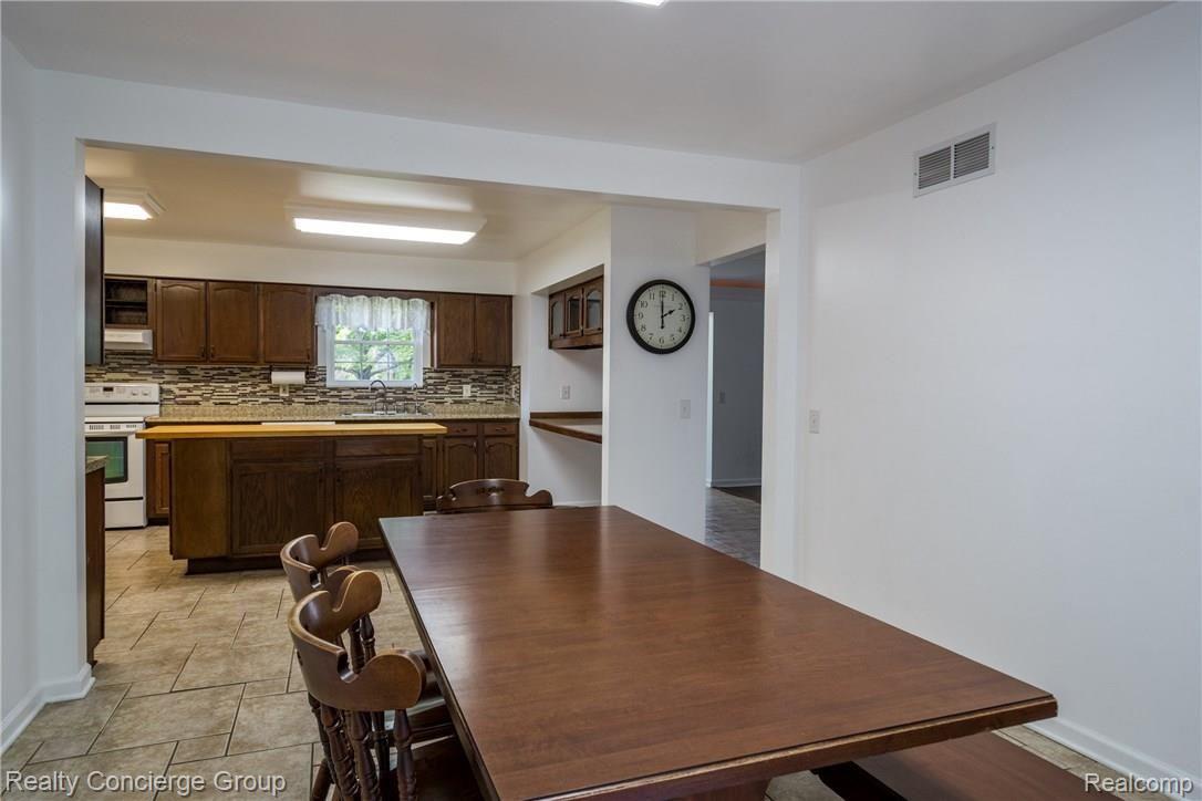 11181 Jennings Road Grand Blanc, MI 48439 - Photo 5 of 34 Jennings (47 of 67).jpg