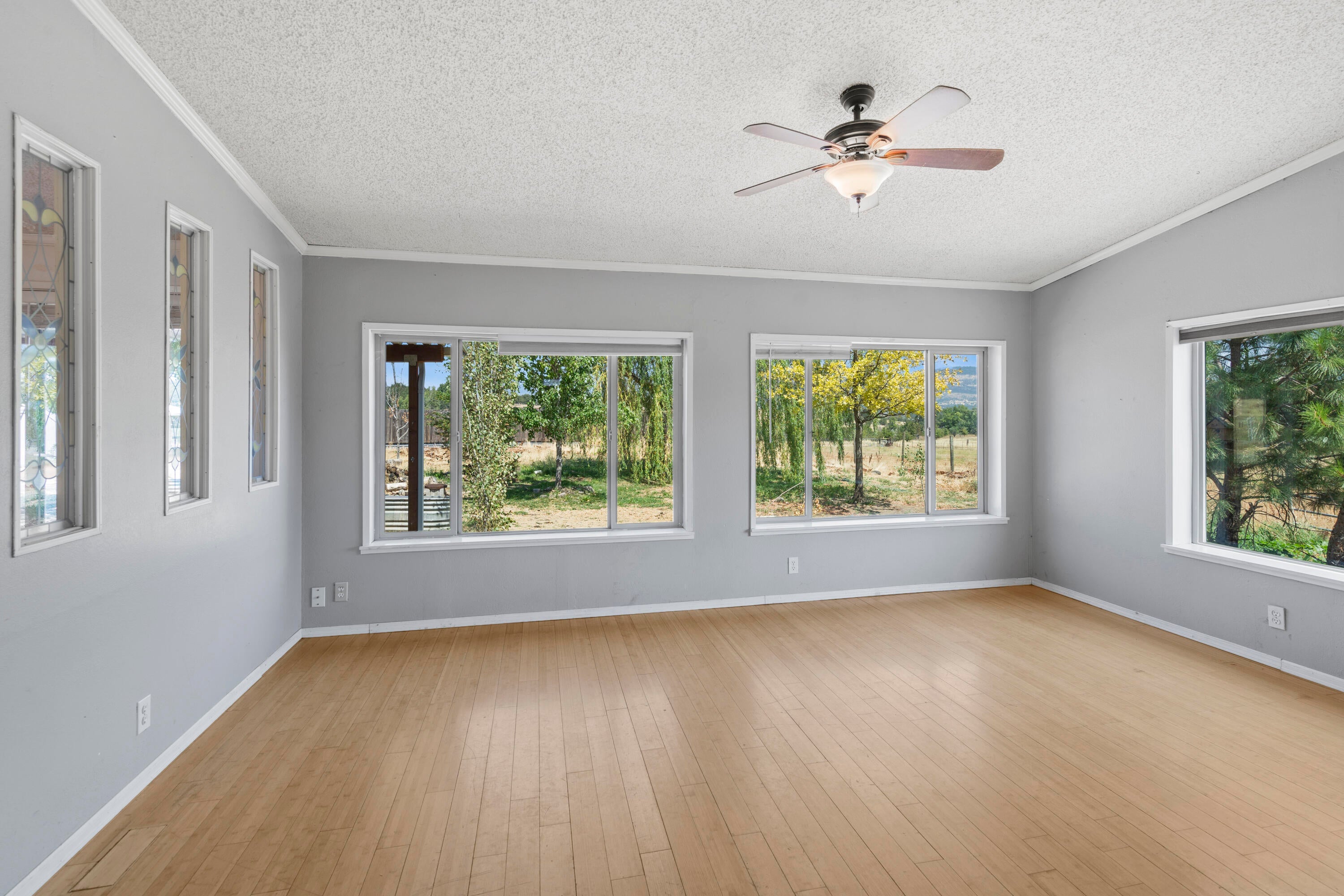 1739 Stevens Road Eagle Point, OR 97524 - Photo 14 of 41 1739 Stevens Road - 11