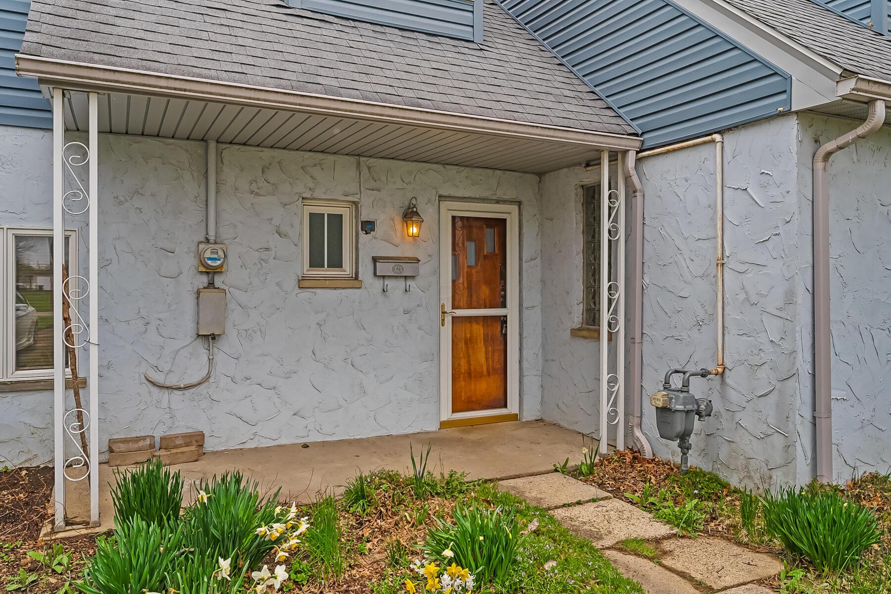 1384 Moler Road Columbus, OH 43207 - Photo 3 of 32 3-web-or-mls-1384 Moler Rd-103