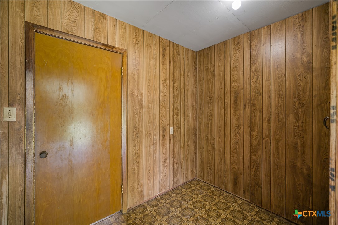 3104 Erwin Avenue Victoria, TX 77901 - Photo 16 of 19 a view of a bathroom with shower curtain