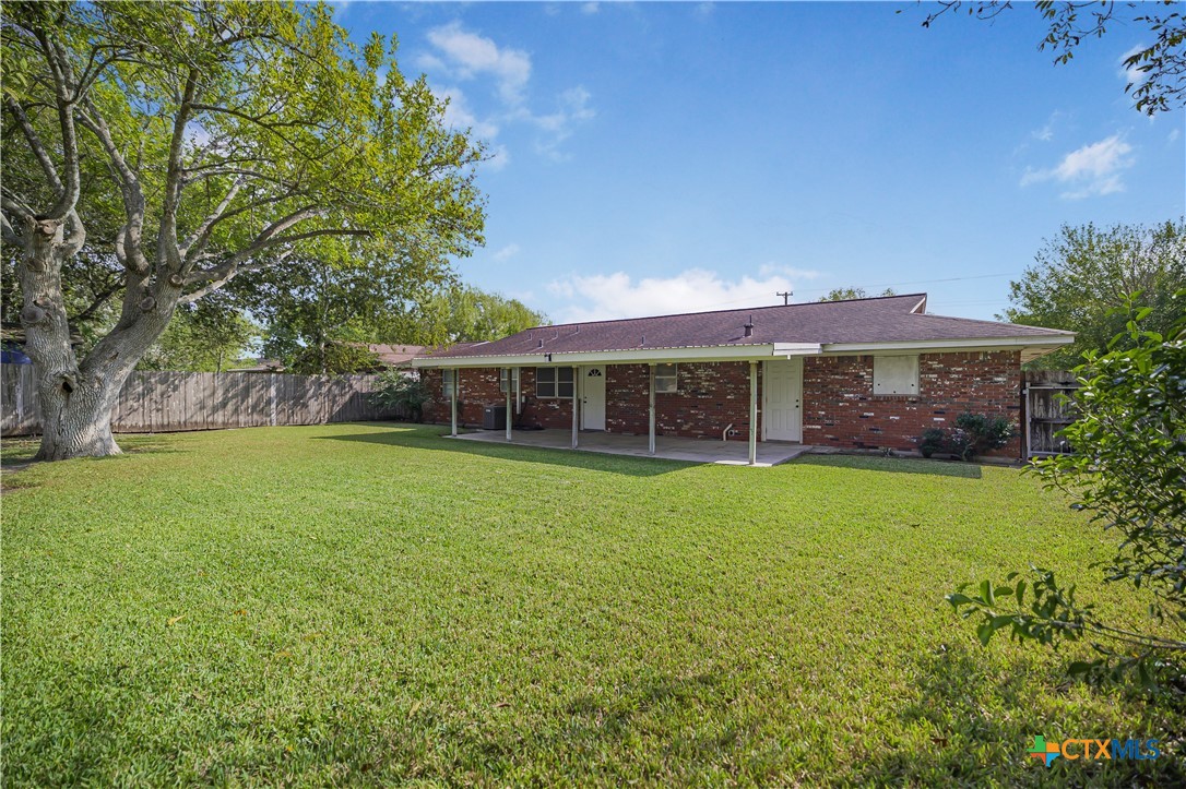 3104 Erwin Avenue Victoria, TX 77901 - Photo 18 of 19 a front view of house with yard and green space