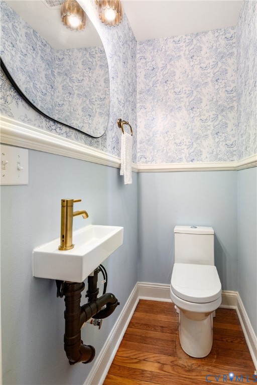 5220 Sylvan Road Richmond, VA 23225 - Photo 11 of 47 Powder room