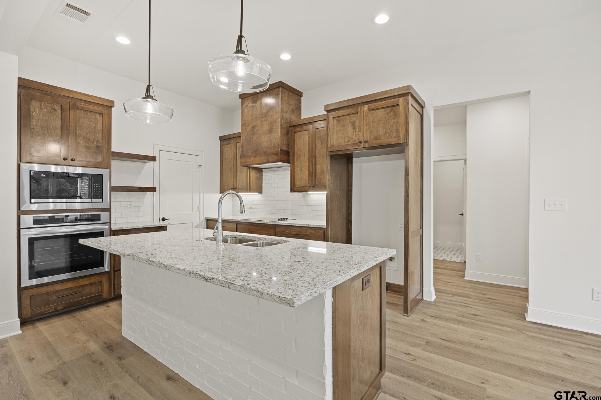 18622-c R 1100 C R 1100 Flint, TX 75762 - Photo 4 of 19 a kitchen with stainless steel appliances granite countertop a sink a stove and a refrigerator